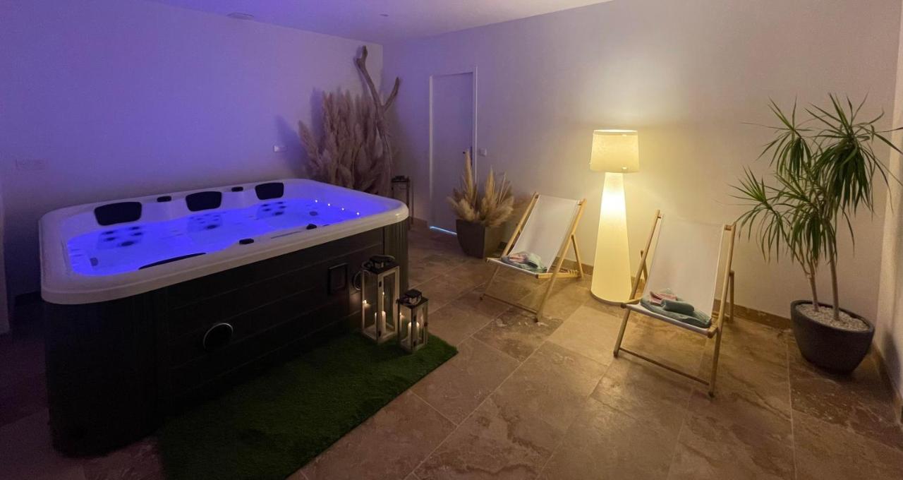 La Nuit Etoilee Aparthotel แซ็ง-มาร์ตอง-เดอ-ครูว์ ภายนอก รูปภาพ